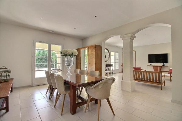 Villa Contemporaine L'Isle Sur La Sorgue 7 pièces 198 m² - 995 000 Euros -