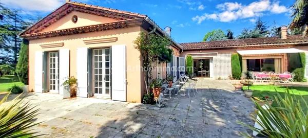 Vente                                                      Propriété
                        
                     12 pièces                      307 m2                     à Mazamet