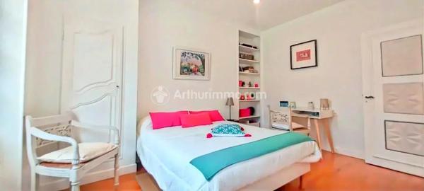 Vente                                                      Propriété
                        
                     12 pièces                      307 m2                     à Mazamet
