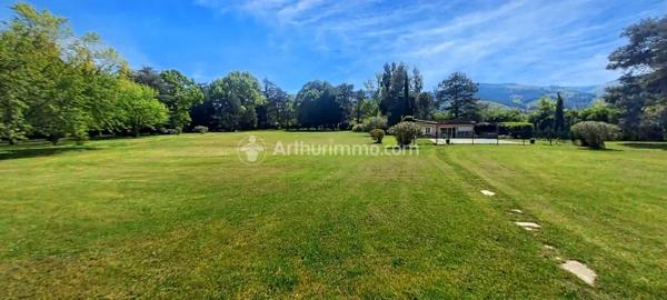 Vente                                                      Propriété
                        
                     12 pièces                      307 m2                     à Mazamet