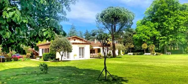 Vente                                                      Propriété
                        
                     12 pièces                      307 m2                     à Mazamet