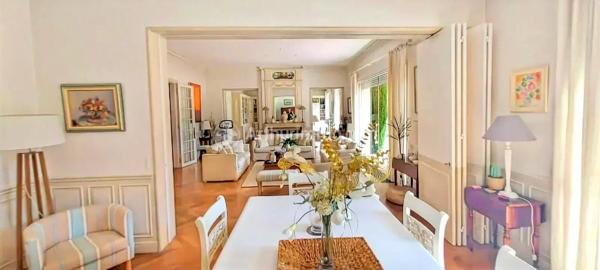 Vente                                                      Propriété
                        
                     12 pièces                      307 m2                     à Mazamet