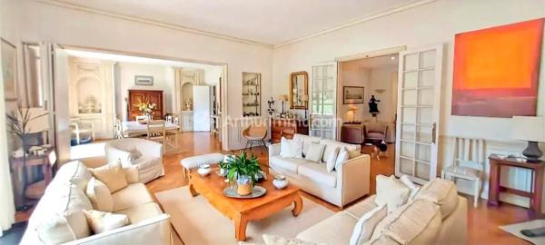 Vente                                                      Propriété
                        
                     12 pièces                      307 m2                     à Mazamet