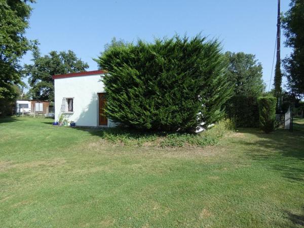 Terrain de loisirs avec eau et électricité