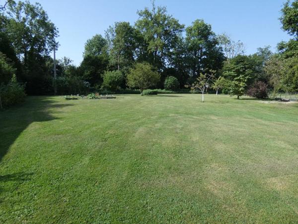Terrain de loisirs avec eau et électricité
