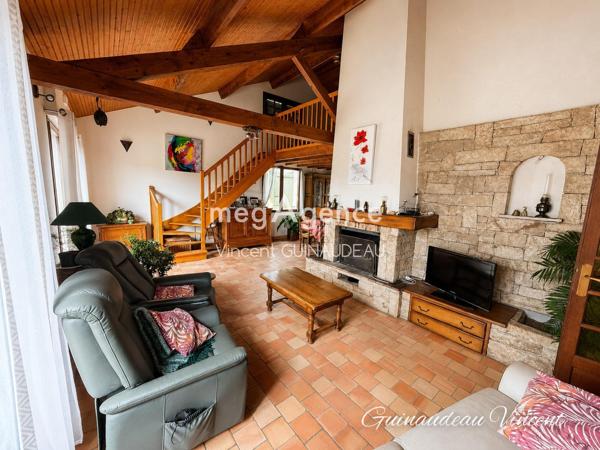 Maison à LE PUY-SAINT-BONNET, 49300 - 7 pièces 130m²