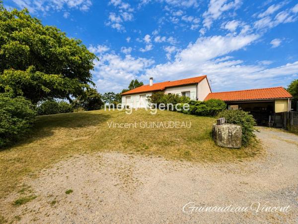 Maison à LE PUY-SAINT-BONNET, 49300 - 7 pièces 130m²