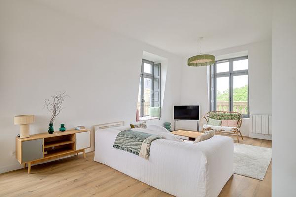 Appartement 3 pièce(s) 76 m2 €699 000 ** - Référence 13124