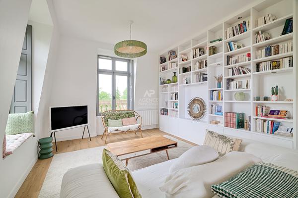 Appartement 3 pièce(s) 76 m2 €699 000 ** - Référence 13124