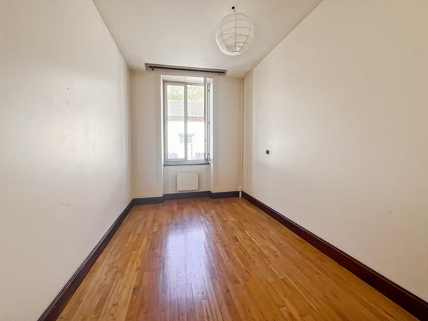 A VENDRE - Maison familiale de caractère au coeur de Penne-d'Agenais, avec piscine