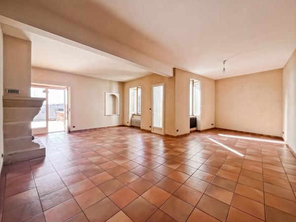 A VENDRE - Maison familiale de caractère au coeur de Penne-d'Agenais, avec piscine