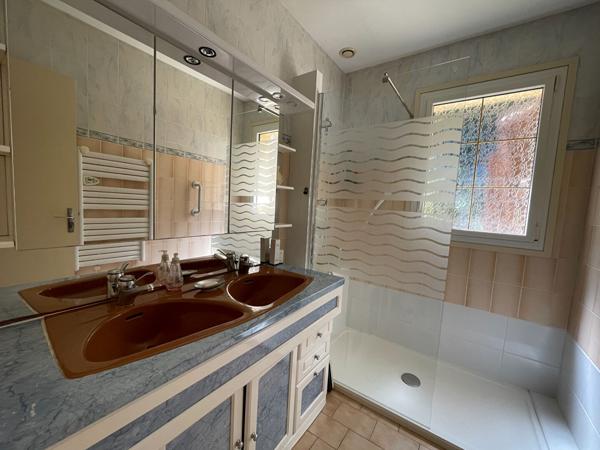 Maison à vendre à Ploeren  7 pièces, 4 chambres jardin arboré garage