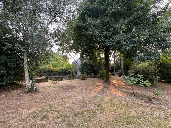 Maison à vendre à Ploeren  7 pièces, 4 chambres jardin arboré garage