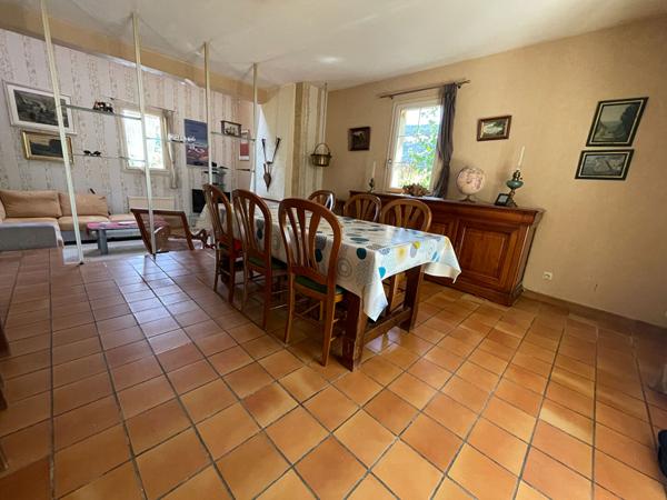 Maison à vendre à Ploeren  7 pièces, 4 chambres jardin arboré garage