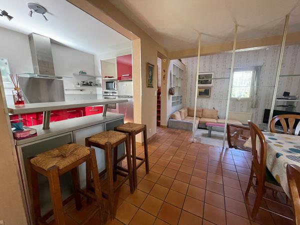 Maison à vendre à Ploeren  7 pièces, 4 chambres jardin arboré garage