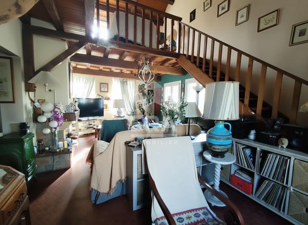 Maison à vendre à Arcisses - Charme et espace au rendez-vous !
