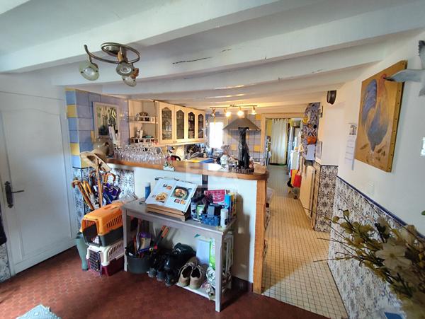 Maison à vendre à Arcisses - Charme et espace au rendez-vous !