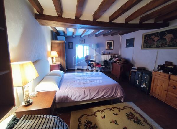 Maison à vendre à Arcisses - Charme et espace au rendez-vous !