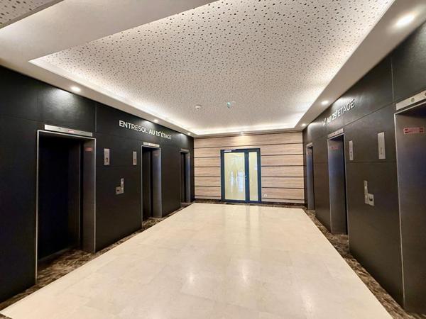 Appartement rénové, 73 m² avec parking et cave. Issy-les-Moulineaux