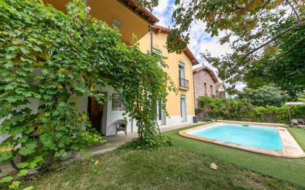 Maison à vendre    8 pièces •  Prades