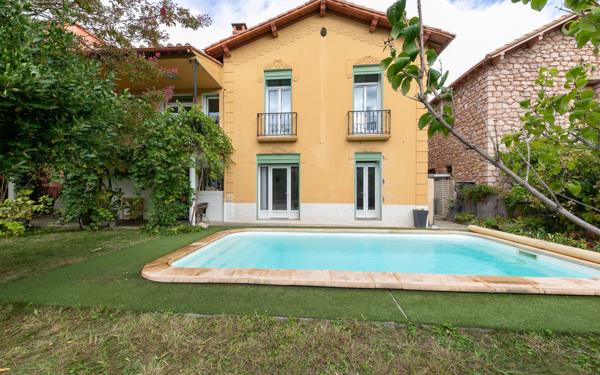 Maison à vendre    8 pièces •  Prades