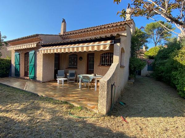 Maison à vendre    4 pièces •  Carqueiranne