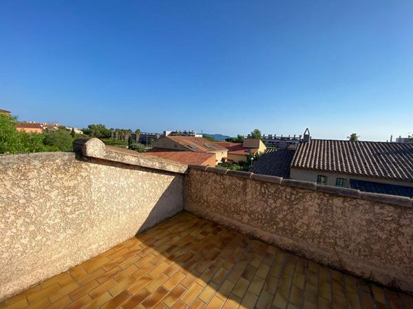 Maison à vendre    4 pièces •  Carqueiranne