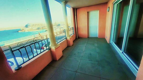 100 mètres de la plage des Catalans, magnifique T4 avec vue plongeante mer avec terrasse et garage double