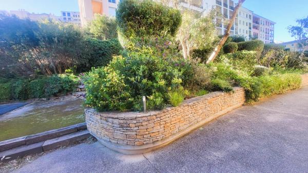 100 mètres de la plage des Catalans, magnifique T4 avec vue plongeante mer avec terrasse et garage double