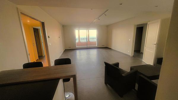 100 mètres de la plage des Catalans, magnifique T4 avec vue plongeante mer avec terrasse et garage double