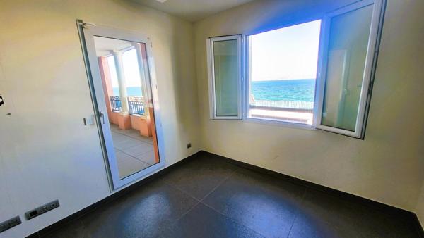 100 mètres de la plage des Catalans, magnifique T4 avec vue plongeante mer avec terrasse et garage double