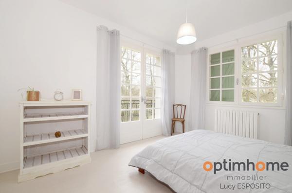 Propriété de 4 chambres au bord de la rivière à vendre