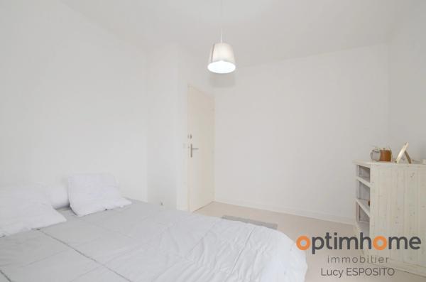 Propriété de 4 chambres au bord de la rivière à vendre