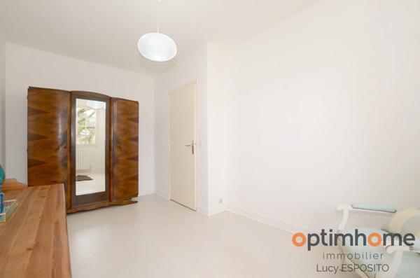 Propriété de 4 chambres au bord de la rivière à vendre