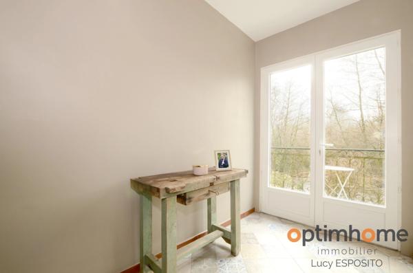 Propriété de 4 chambres au bord de la rivière à vendre