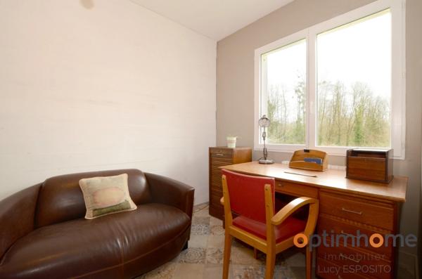 Propriété de 4 chambres au bord de la rivière à vendre