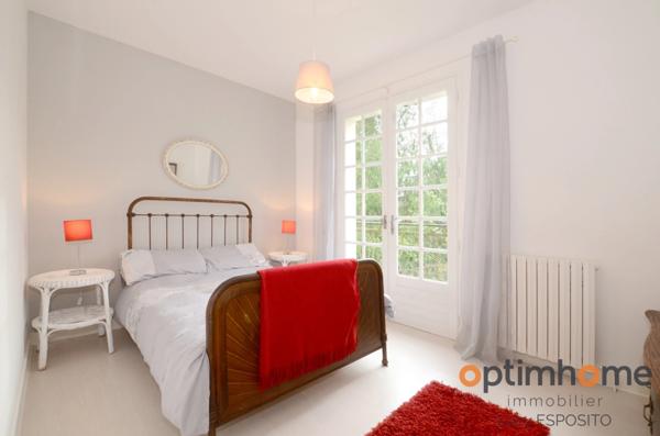 Propriété de 4 chambres au bord de la rivière à vendre