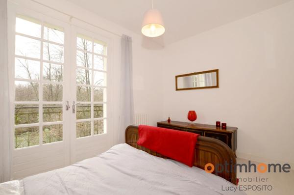 Propriété de 4 chambres au bord de la rivière à vendre