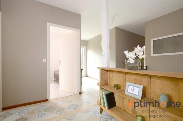 Propriété de 4 chambres au bord de la rivière à vendre