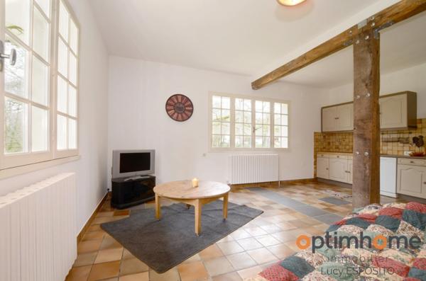 Propriété de 4 chambres au bord de la rivière à vendre