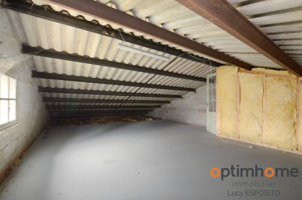 Propriété de 4 chambres au bord de la rivière à vendre