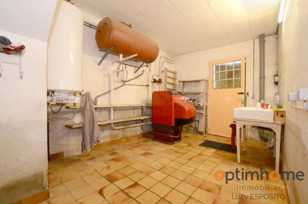 Propriété de 4 chambres au bord de la rivière à vendre