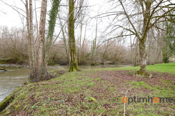 Propriété de 4 chambres au bord de la rivière à vendre