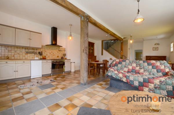 Propriété de 4 chambres au bord de la rivière à vendre