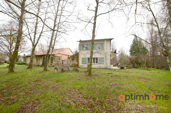 Propriété de 4 chambres au bord de la rivière à vendre