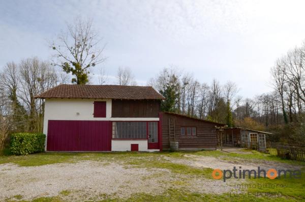 Propriété de 4 chambres au bord de la rivière à vendre