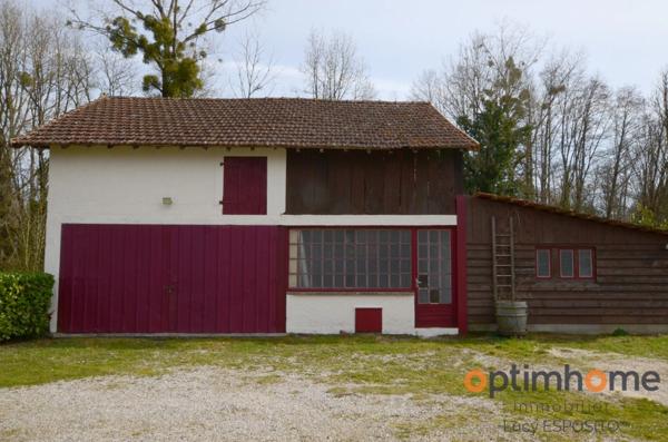 Propriété de 4 chambres au bord de la rivière à vendre