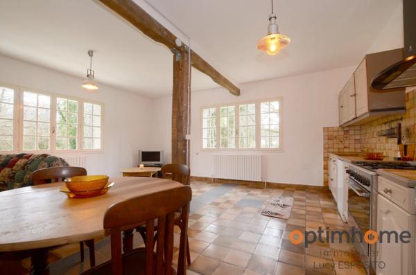 Propriété de 4 chambres au bord de la rivière à vendre