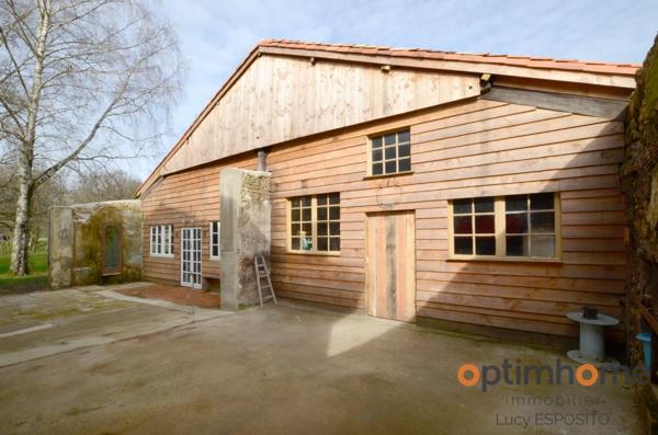 Propriété de 4 chambres au bord de la rivière à vendre