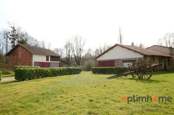 Propriété de 4 chambres au bord de la rivière à vendre